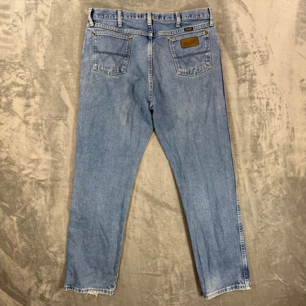 Wrangler George Strait Cowboy Cut Jeans Mens Size 36x32 Blue Light Wash Denim